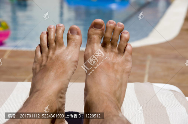 假日的腳