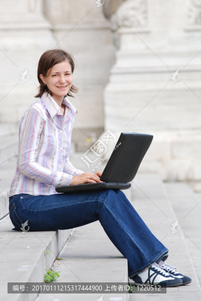 工作的女人-匯圖網(wǎng) www.fosd68.com 工作的女人