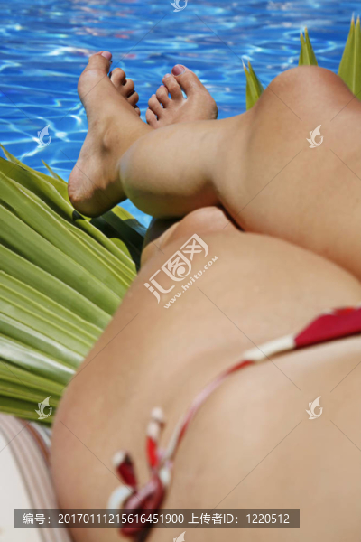 女人的游泳池