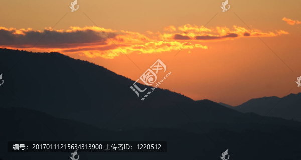 山上的日落