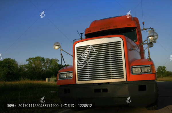 橙色半卡車