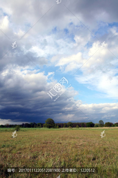 場(chǎng)上的風(fēng)暴云-匯圖網(wǎng) www.fosd68.com 場(chǎng)上的風(fēng)暴云