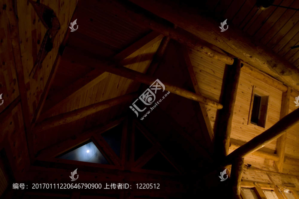 滿月下的小屋