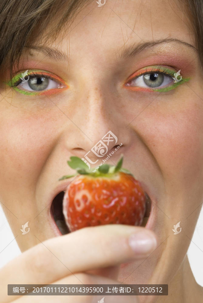 吃草莓