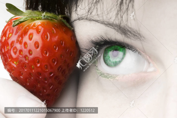 紅草莓綠眼睛