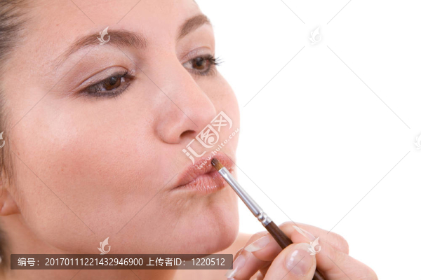 涂上口紅