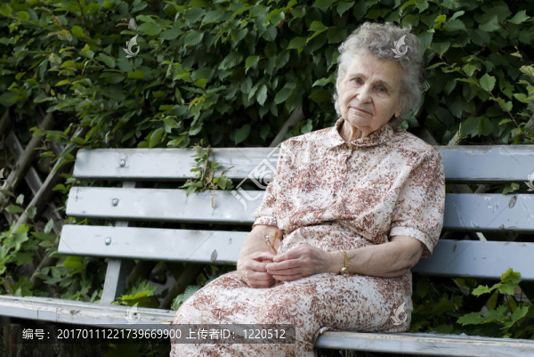 老年婦女