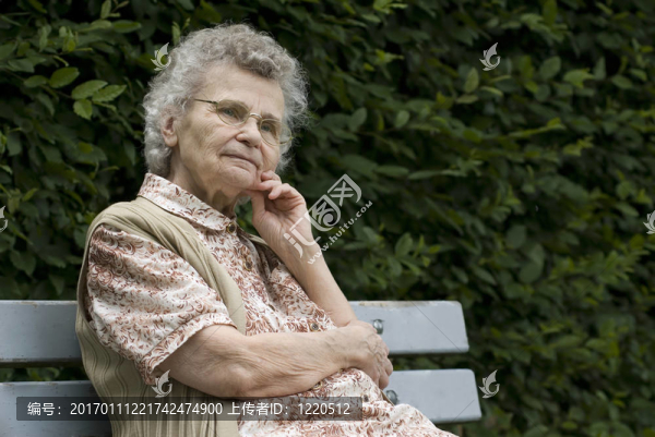 老年婦女