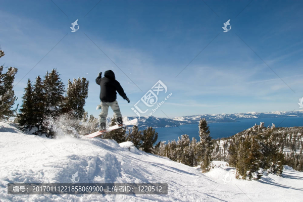 跳躍的雪邊境太浩湖