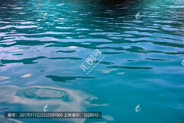 深藍色的大海