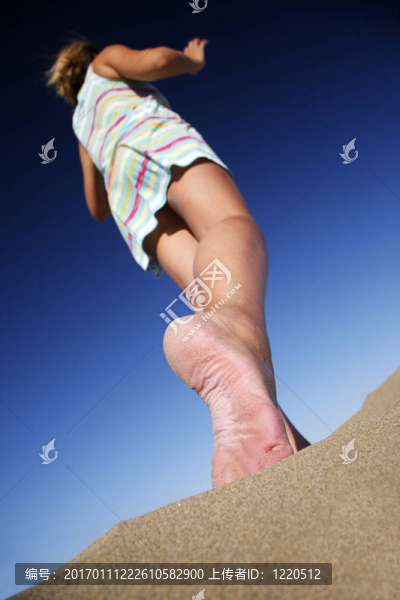 女人跑了