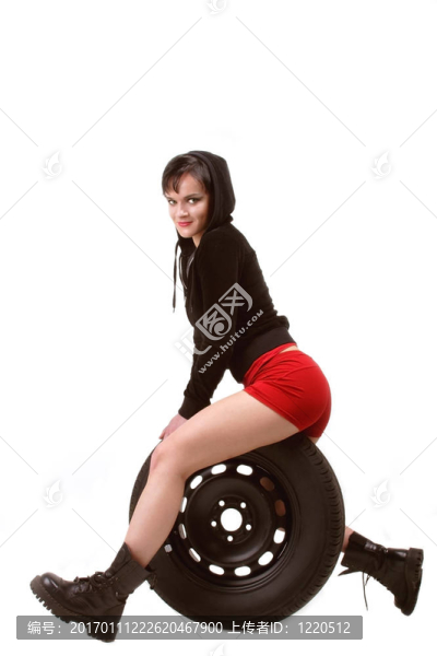 女孩對輪胎