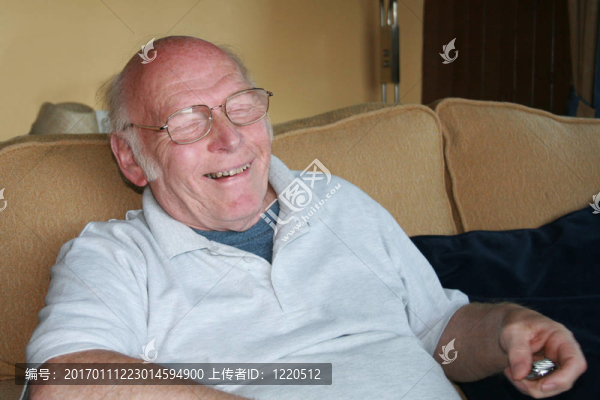 笑得成熟的男人