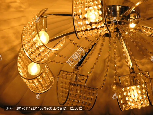 金色的吊燈