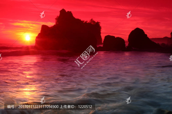 紅寶石海灘的戲劇性日落