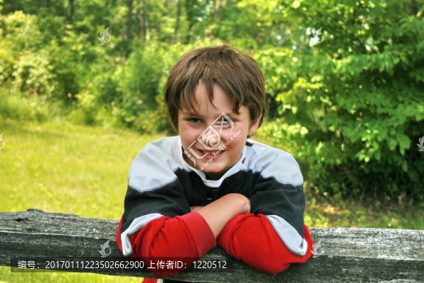 快樂的男孩-匯圖網(wǎng) www.fosd68.com 快樂的男孩