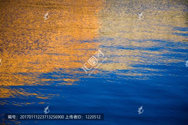 三種顏色的水