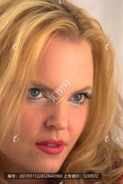 金發(fā)女人肖像-匯圖網(wǎng) www.fosd68.com 金發(fā)女人肖像