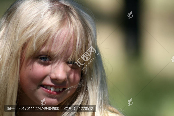 美麗的金發(fā)的孩子