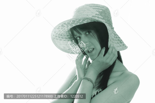 戴帽子的女孩