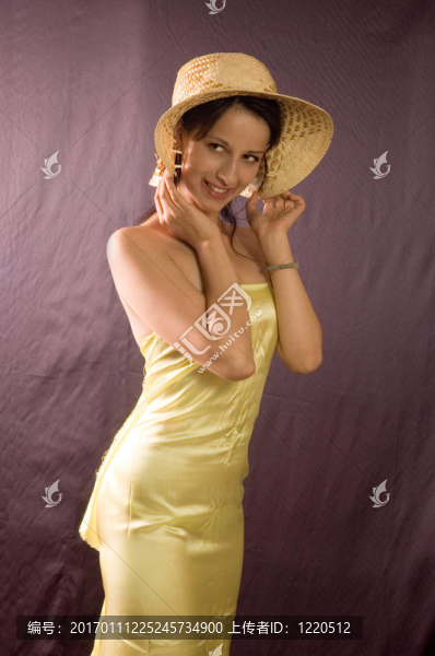 戴帽子的女孩