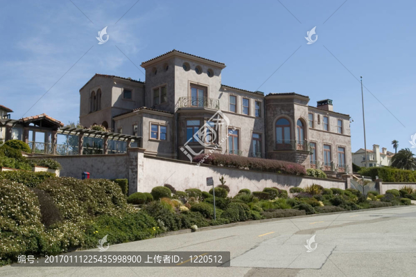 小山上的豪宅