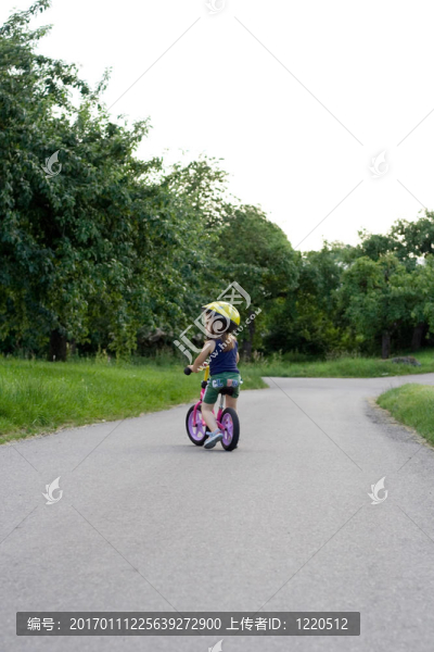 騎自行車