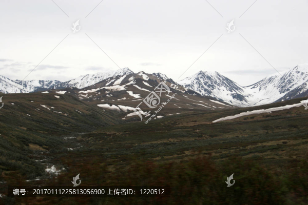 積雪的山脈