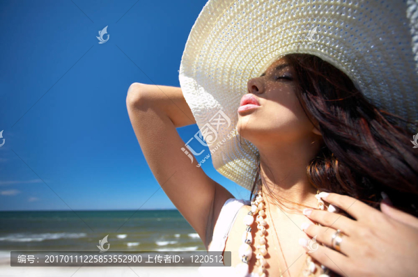 海邊美女-匯圖網(wǎng) www.fosd68.com 海邊美女