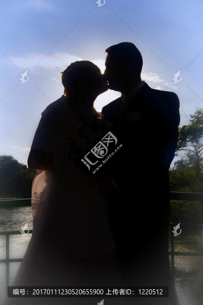 剛剛結(jié)婚