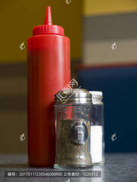 番茄醬鹽和佩珀