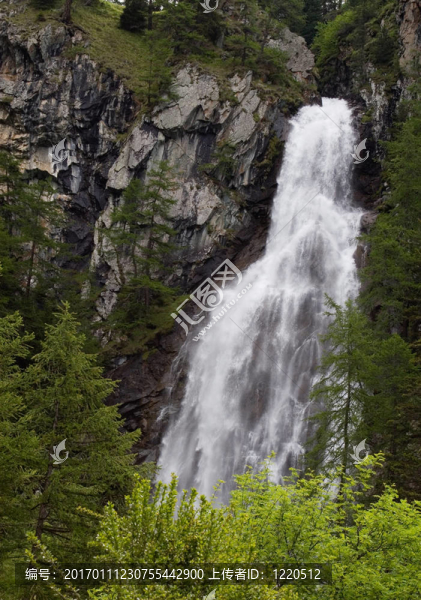 意大利阿爾卑斯瀑布