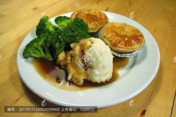 餡餅的盤子-匯圖網(wǎng) www.fosd68.com 餡餅的盤子