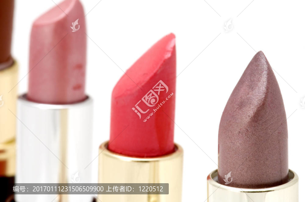 許多顏色的口紅