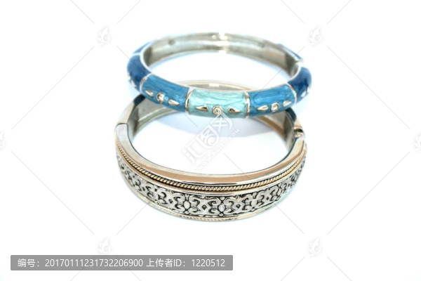兩個手鐲