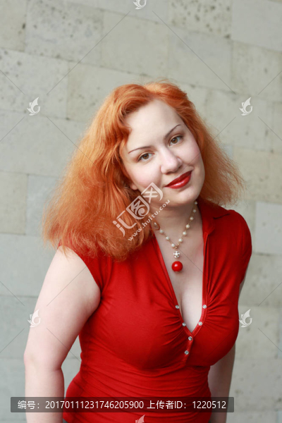 紅頭發(fā)的女人