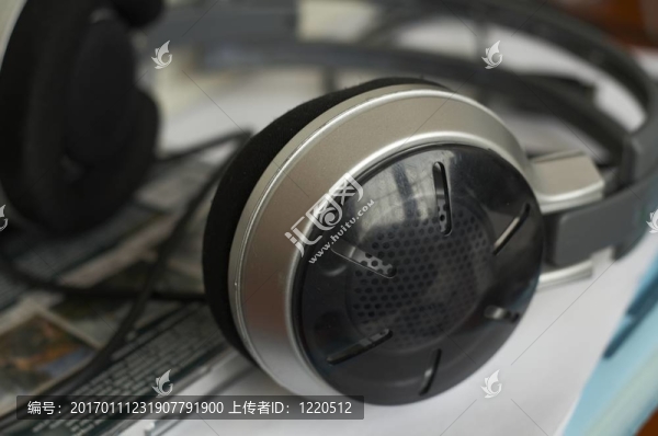 headphones2