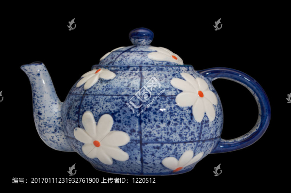 黑色背景上的藍(lán)色茶壺