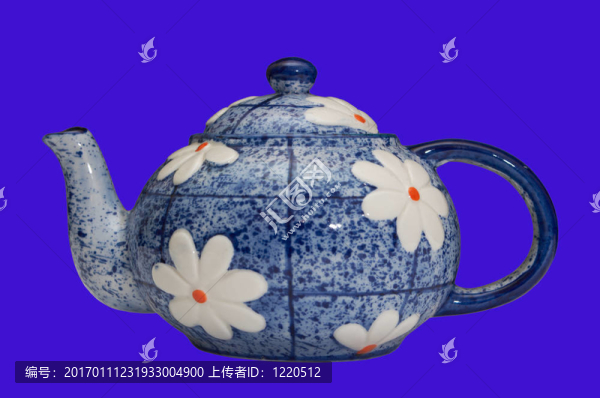 黑色背景上的藍色茶壺