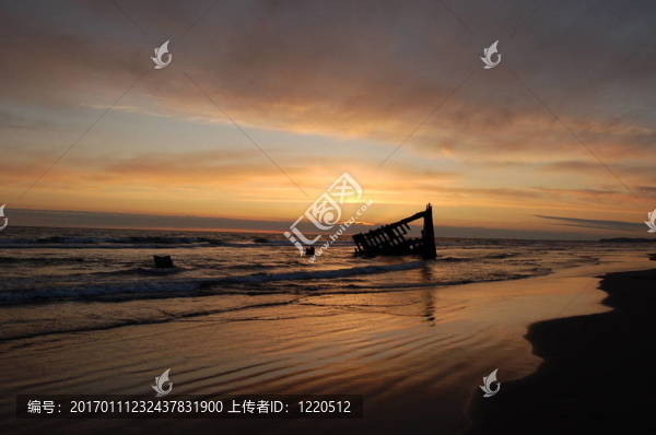 沉船的日落