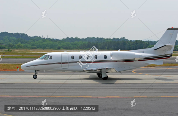 滑行的飛機(jī)