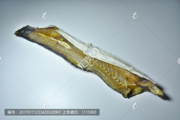 曬咸魚