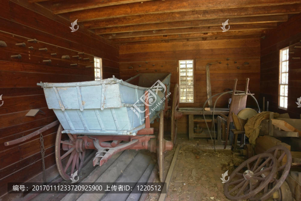 停放在車庫(kù)里
