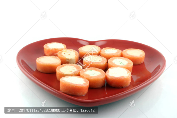在一個心形盤主菜