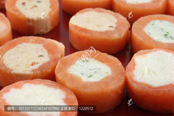 在一個心形盤主菜