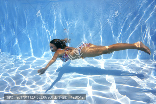水下游泳者