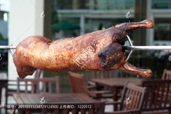 整個燒羔羊肉