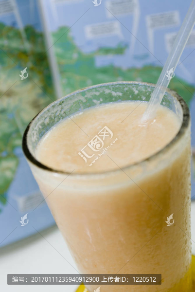 新鮮的水果飲料