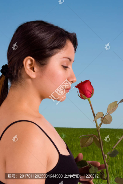 女人與玫瑰