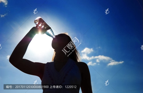 剪影的女孩